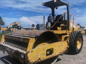 2004 CATERPILLAR CS-533E COMPACTOR