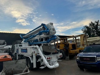 2006 STERLING ST CONCRETE PUMP TRUCK