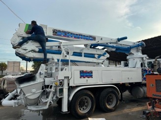 2006 STERLING ST CONCRETE PUMP TRUCK