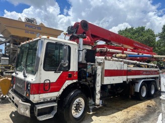 2000 MACK MR600 CONCRETE PUMP TRUCK