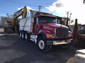 2006 MACK GRANITE DUMP TRUCK