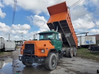 2003 MACK DM690S DUMP TRUCK