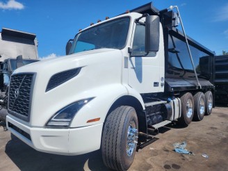 2021 VOLVO VNR DUMP TRUCK