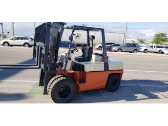 1995 NISSAN PNEUMATIC TIRE FORKLIFT