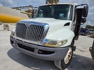 2006 INTERNATIONAL DT466 FLATBED TRUCK