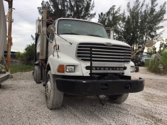 2004 STERLING GARBAGE TRUCK, BODY MCNEILUS 31YDS