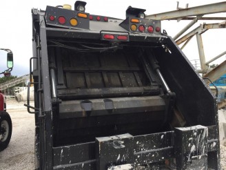 2004 STERLING GARBAGE TRUCK, BODY MCNEILUS 31YDS