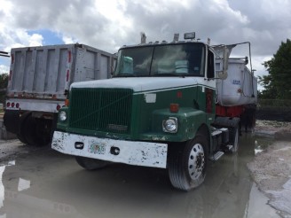 1994 WHITEGMC TRUCK AND ALUMINUM TRAILER